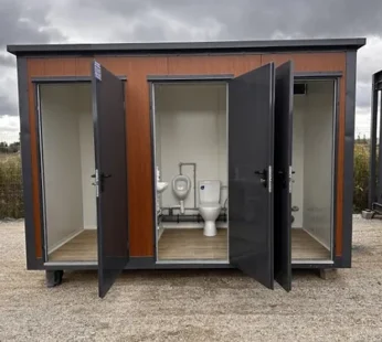 Contenedor Sanitario Tipo Pabellón con Triple Cabina